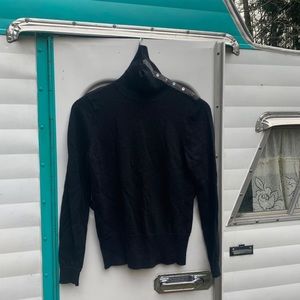 Mother of pearl merino wool turtle neck